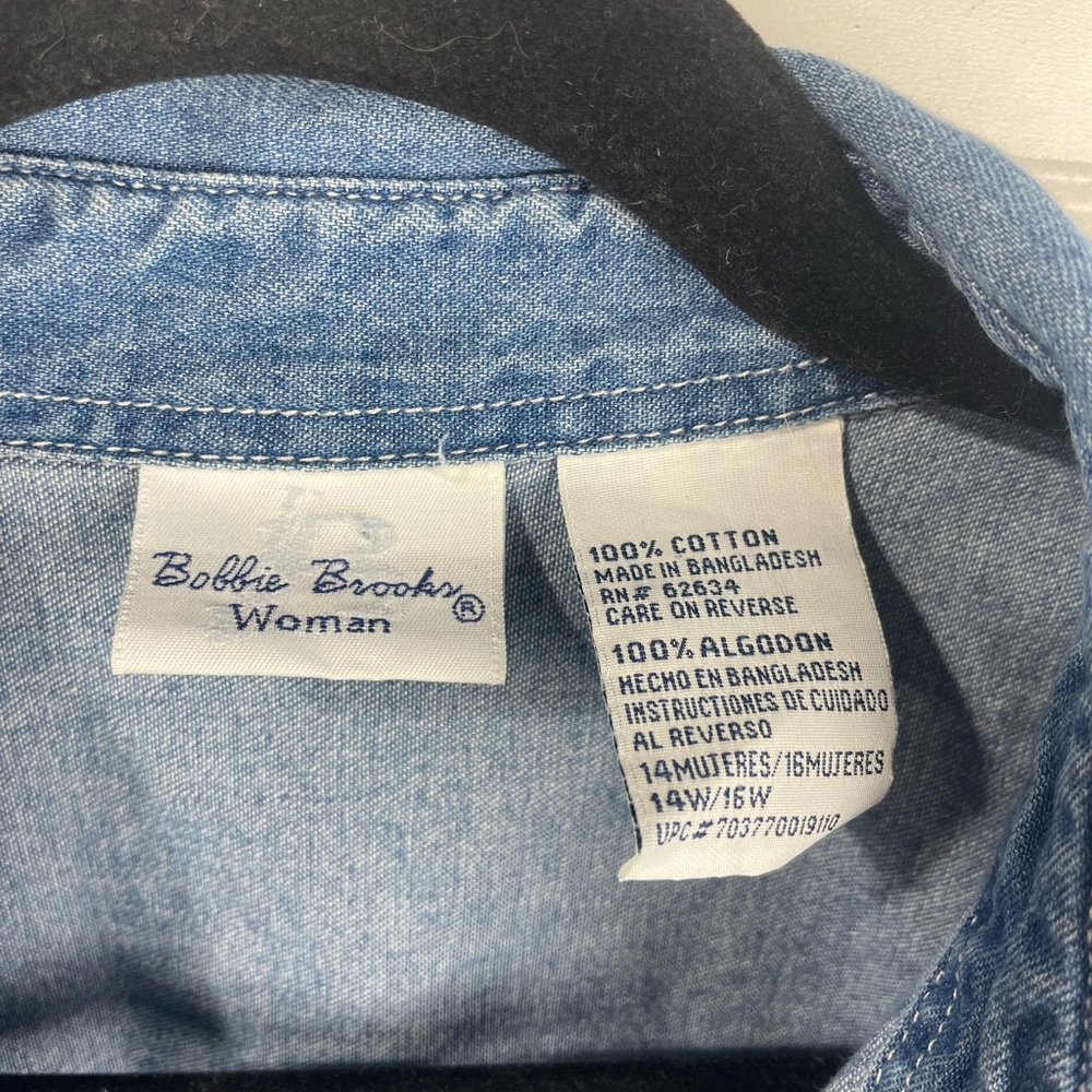 Bobbie Brooks Blue Denim Vintage Embroidered Christmas Top Women’s EUC - Picture 8 of 8